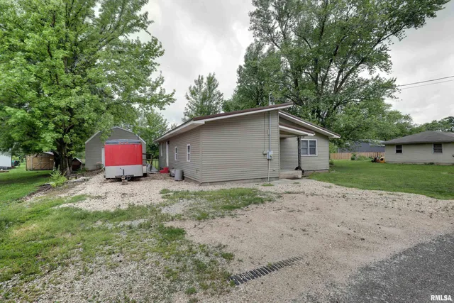 $84,900 | 305 East Clay Street, Pleasant Hill, IL 62366