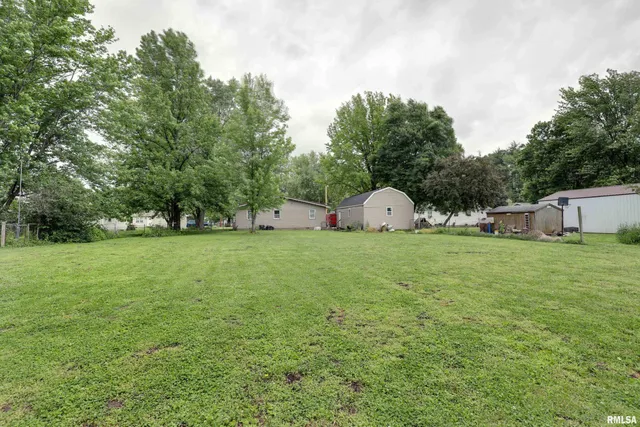 $84,900 | 305 East Clay Street, Pleasant Hill, IL 62366