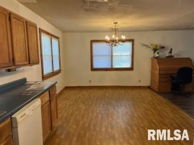 $84,900 | 305 East Clay Street, Pleasant Hill, IL 62366