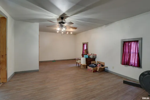 $84,900 | 305 East Clay Street, Pleasant Hill, IL 62366