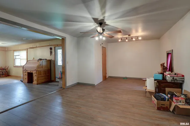 $84,900 | 305 East Clay Street, Pleasant Hill, IL 62366