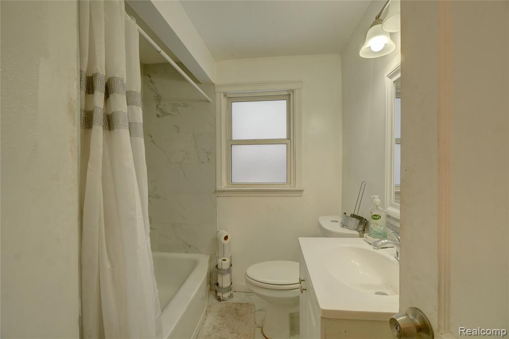 19161 Meyers Road Detroit, MI 48235 - Photo 7 of 11
