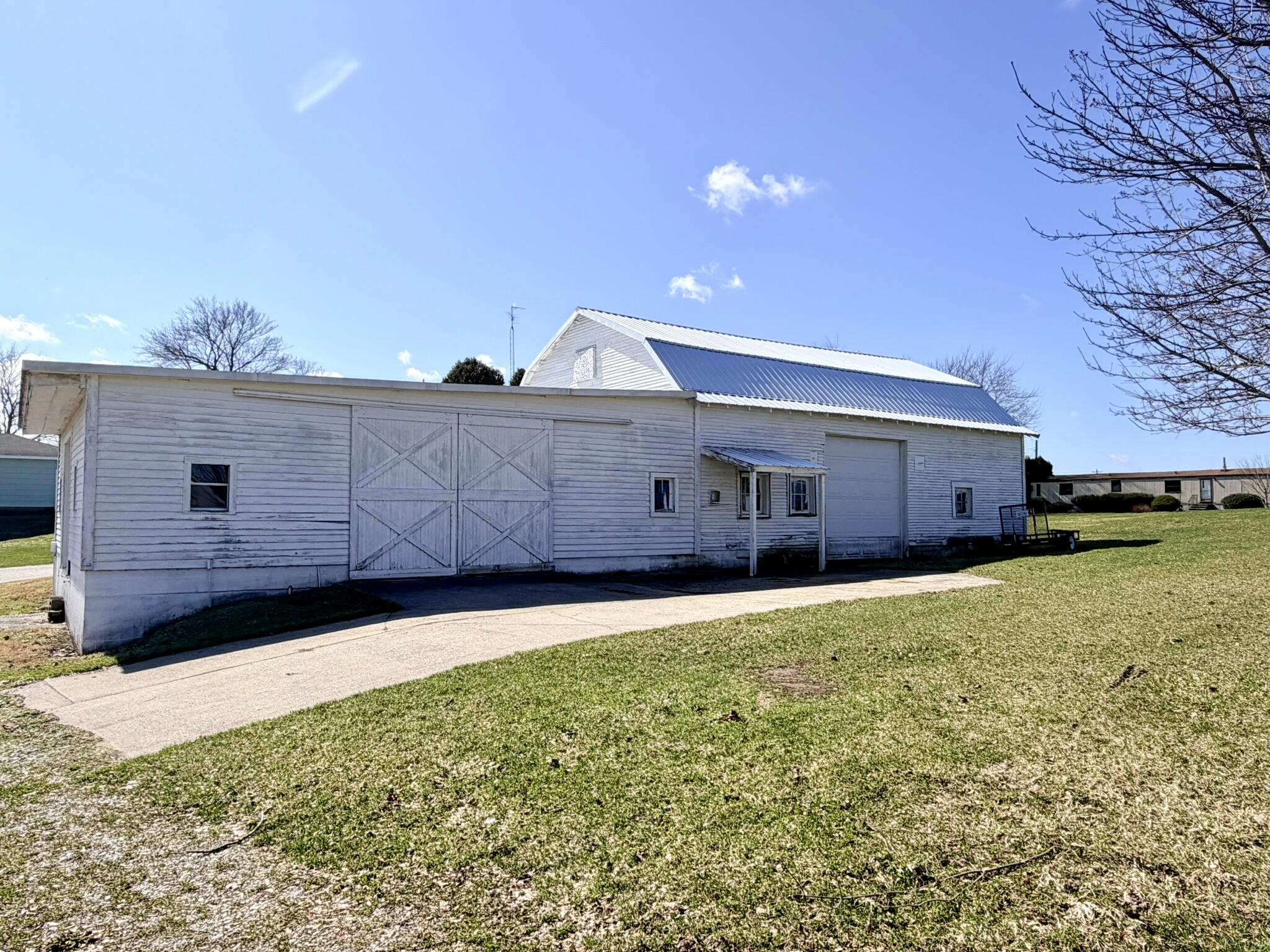 6629 North Branch Road Benton Harbor, MI 49022 - Photo 42 of 71 IMG_1255