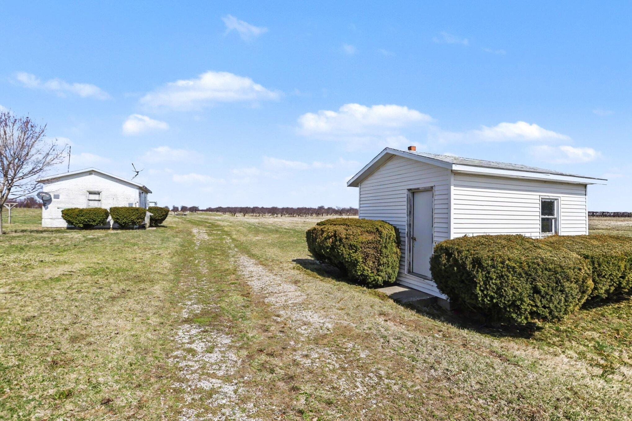 6629 North Branch Road Benton Harbor, MI 49022 - Photo 49 of 71 034_file_2831