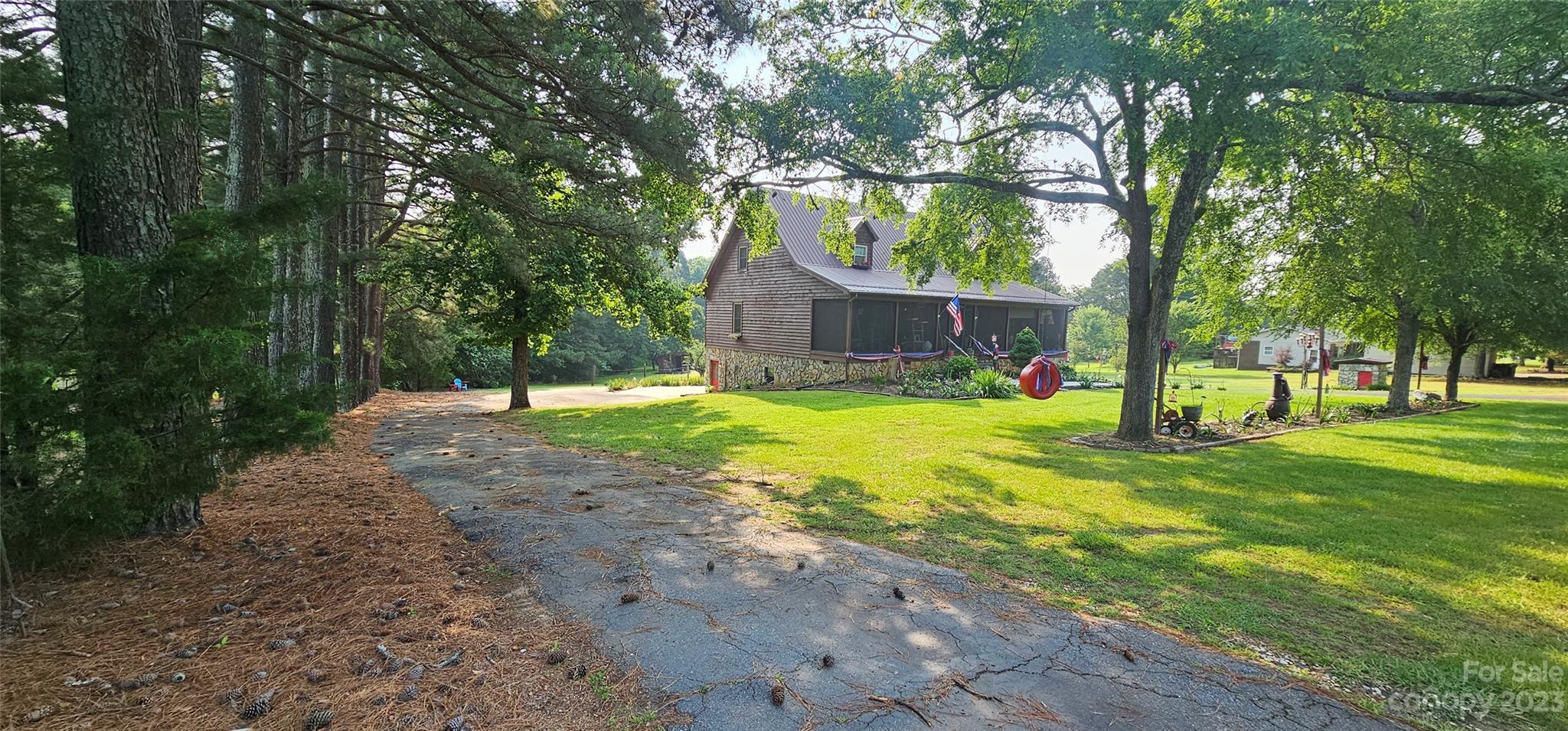 4380 Henry Dellinger Road Maiden, NC 28650 - Photo 3 of 32