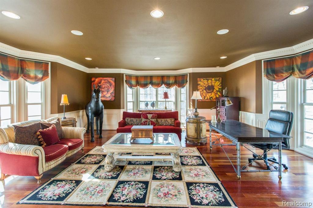 4021 Commerce Road West Bloomfield, MI 48324 - Photo 8 of 36