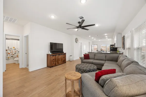 $2,300 | 19375 Poppy Vlg Circle, Magnolia, TX 77355