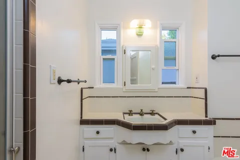 $7,500 | 4519 Van Noord Avenue, Studio City, CA 91604