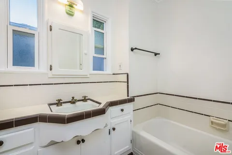 $7,500 | 4519 Van Noord Avenue, Studio City, CA 91604