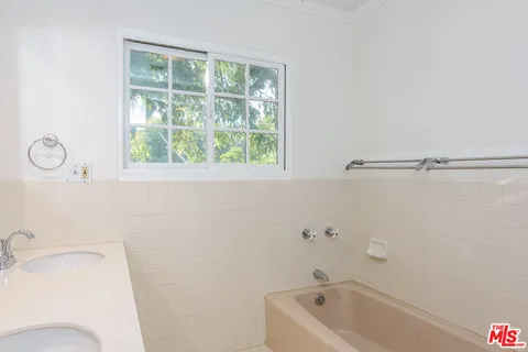 $7,500 | 4519 Van Noord Avenue, Studio City, CA 91604