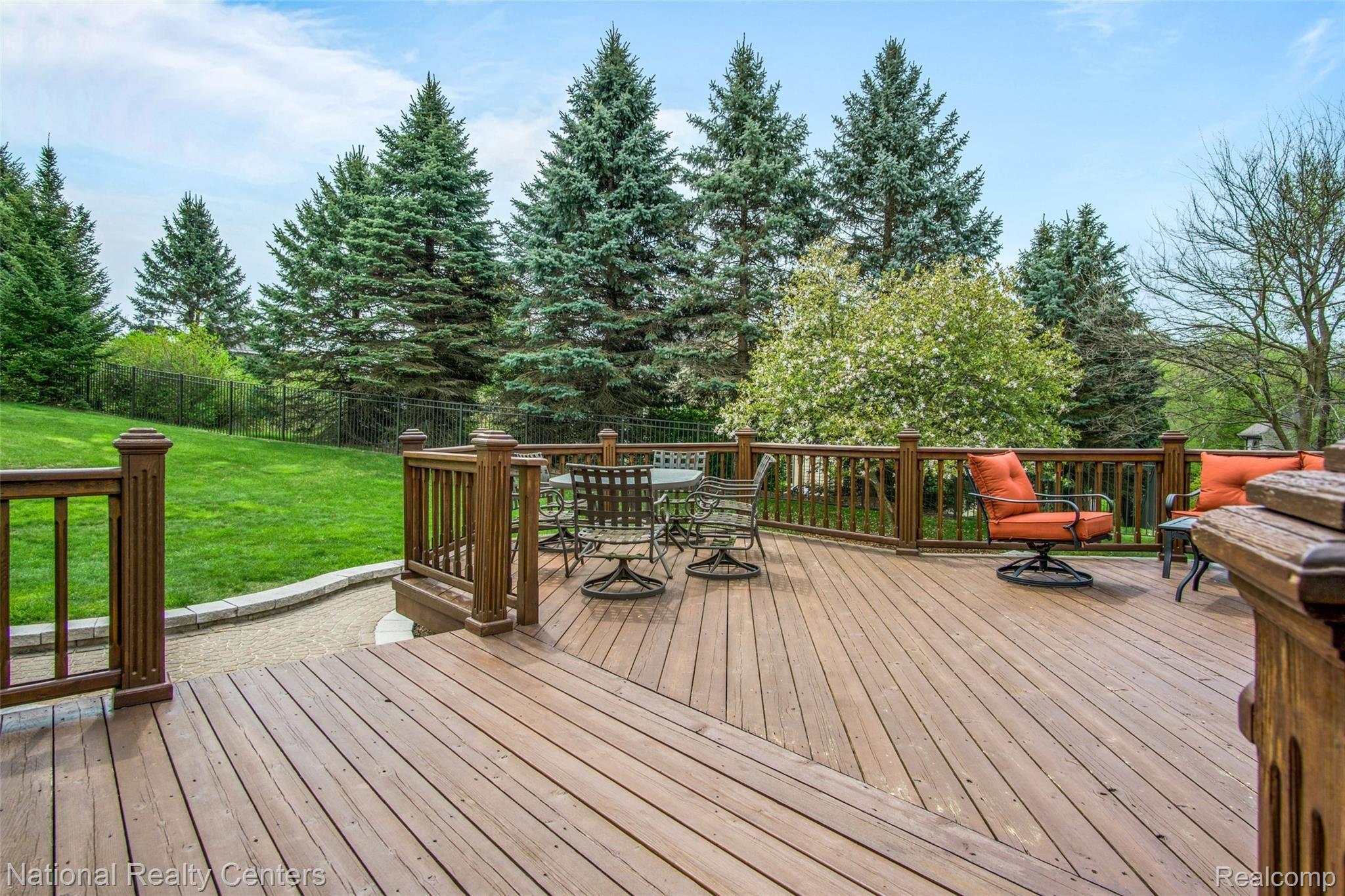 801 Peach Tree Lane Rochester, MI 48306 - Photo 45 of 54 deck restained 2019