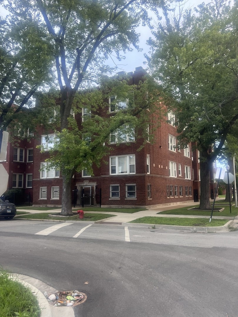 1430 East 69th Street, Unit 1S Chicago, IL 60637 - Photo 16 of 16 a front view of a building with trees