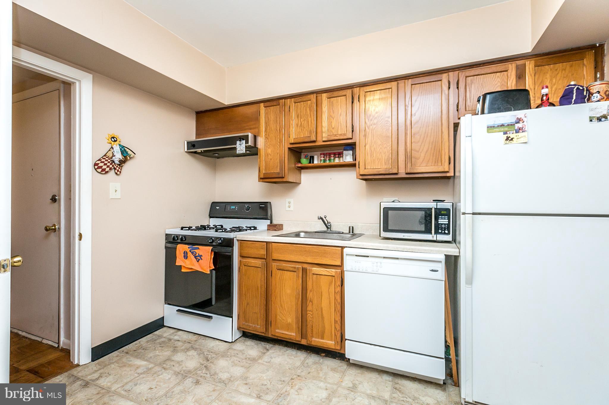 17 Hamill Road, Unit 17D Baltimore, MD 21210 - Photo 4 of 7