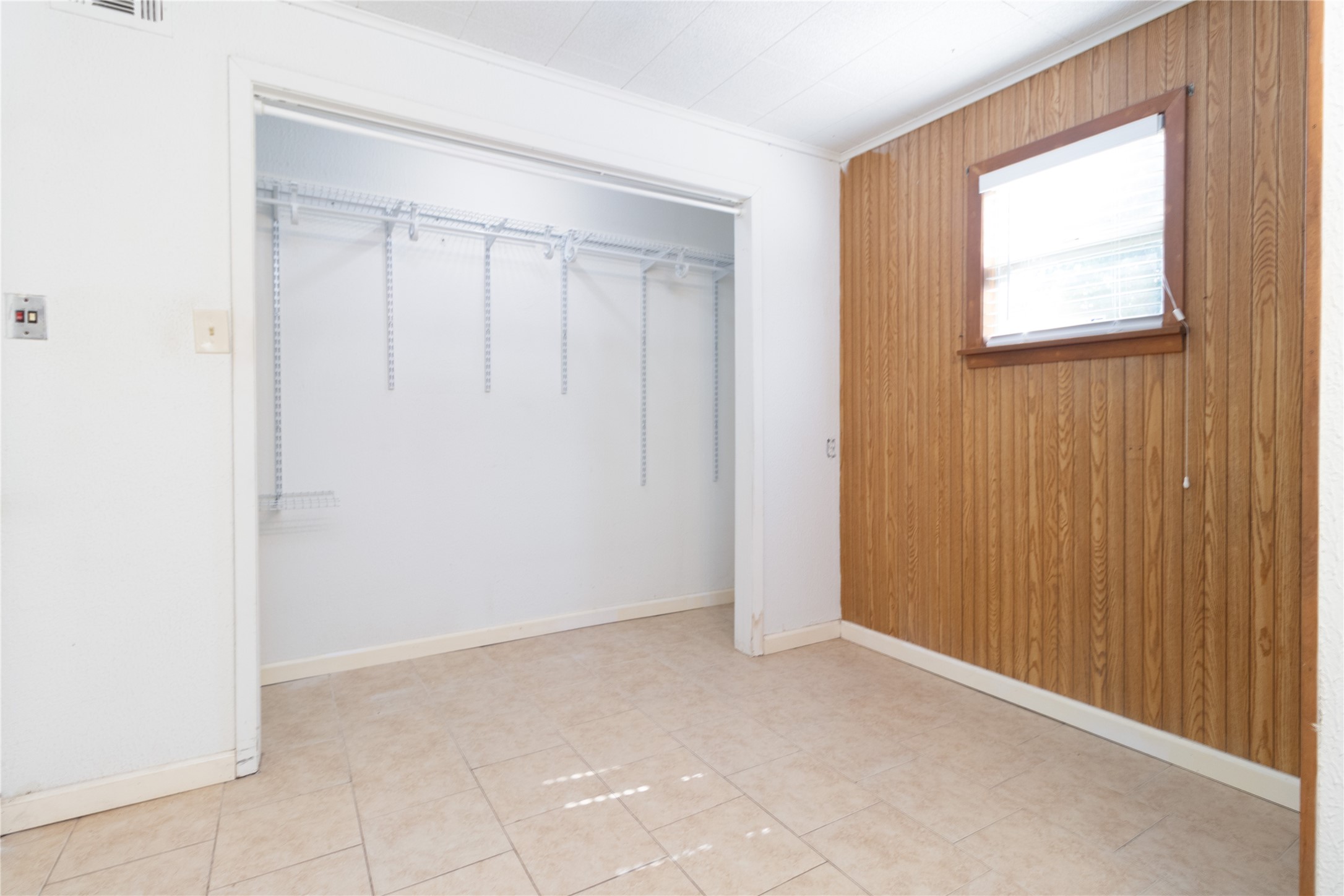 4425 Harding Drive Beaumont, TX 77703 - Photo 13 of 25 an empty room with windows and closet