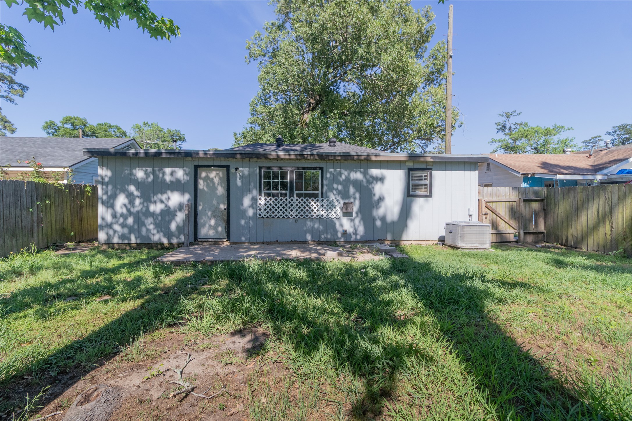 4425 Harding Drive Beaumont, TX 77703 - Photo 21 of 25 front view of house with a yard