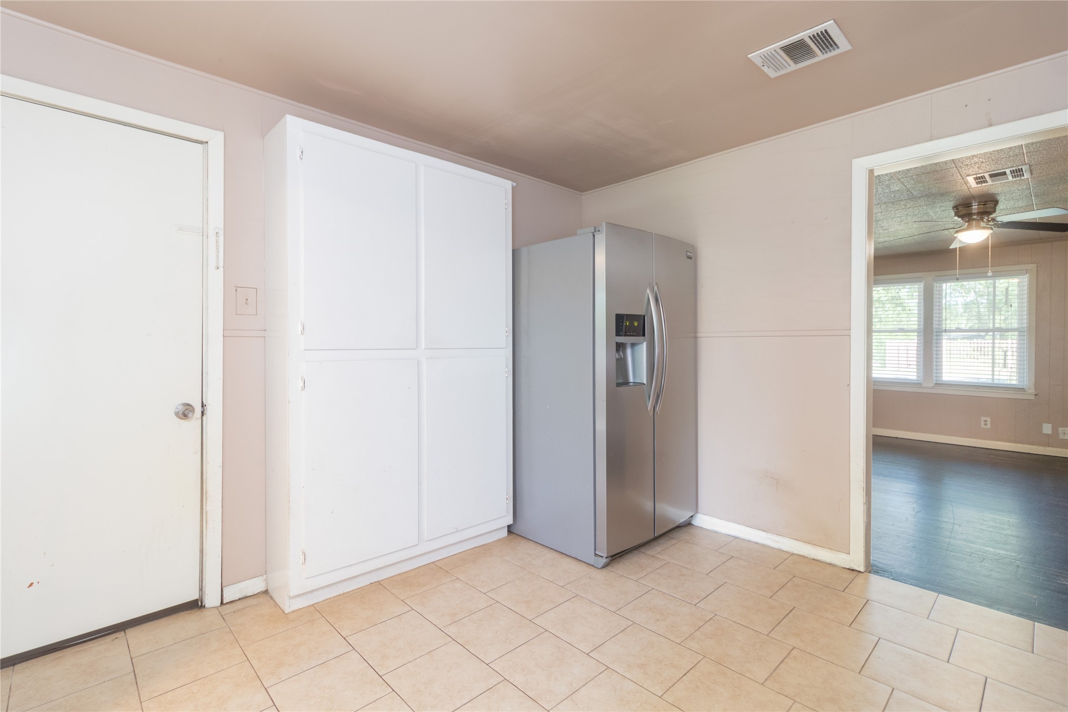 4425 Harding Drive Beaumont, TX 77703 - Photo 9 of 25 an empty room with windows and closet