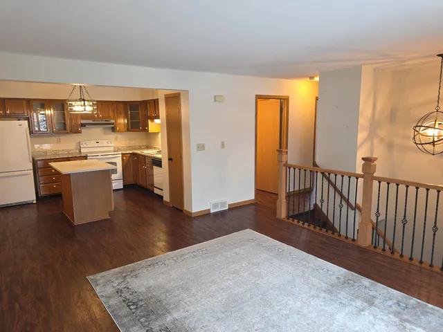 $1,975 | 10268 Parkedge Circle, Franklin, WI 53132