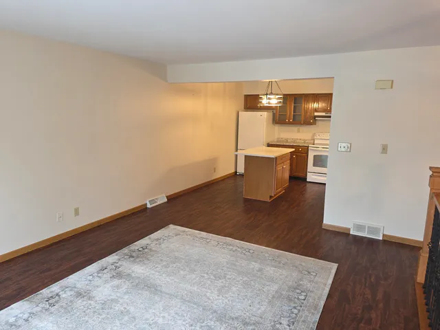 $1,975 | 10268 Parkedge Circle, Franklin, WI 53132