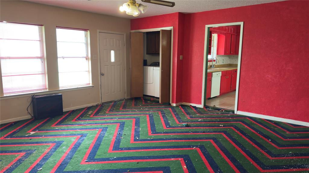 415 Meadowlark Trail Springtown, TX 76082 - Photo 5 of 35 a room with furniture and windows