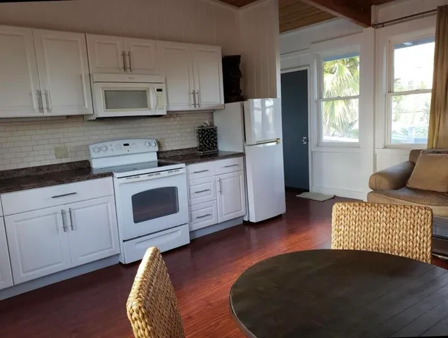 $899,000 | 215 Aahi Place, Kaunakakai, HI 96748