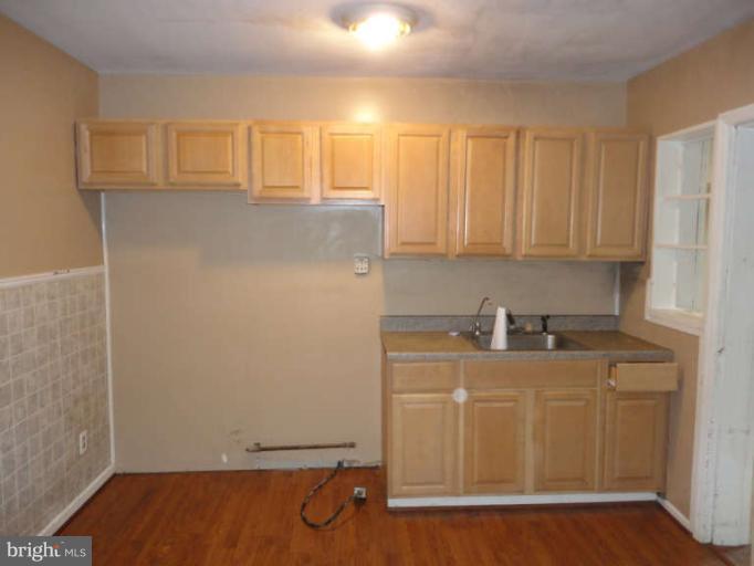 412 Elmwood Road Baltimore, MD 21206 - Photo 2 of 20 Kitchen
