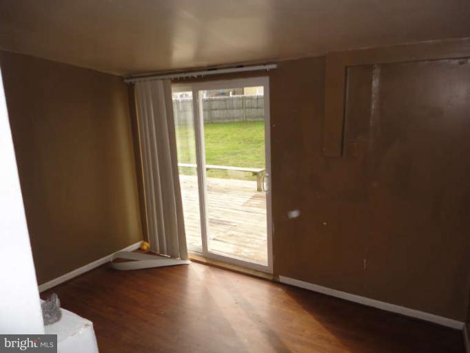412 Elmwood Road Baltimore, MD 21206 - Photo 11 of 20 Family Room