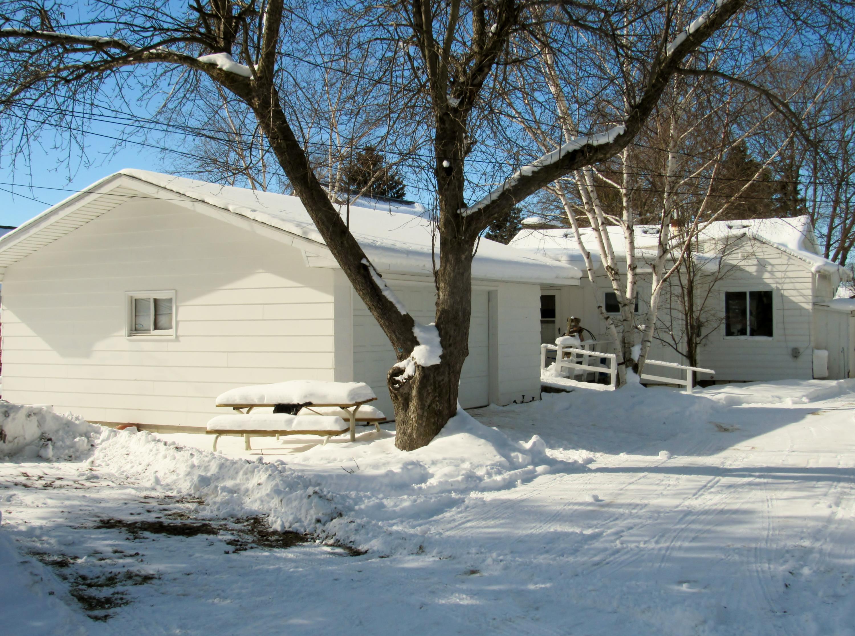 203 South B Street Cheboygan, MI 49721 - Photo 2 of 12 Gallery Image 2