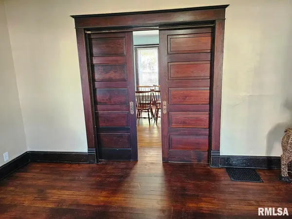 $112,500 | 517 East 2nd S Street, Carlinville, IL 62626