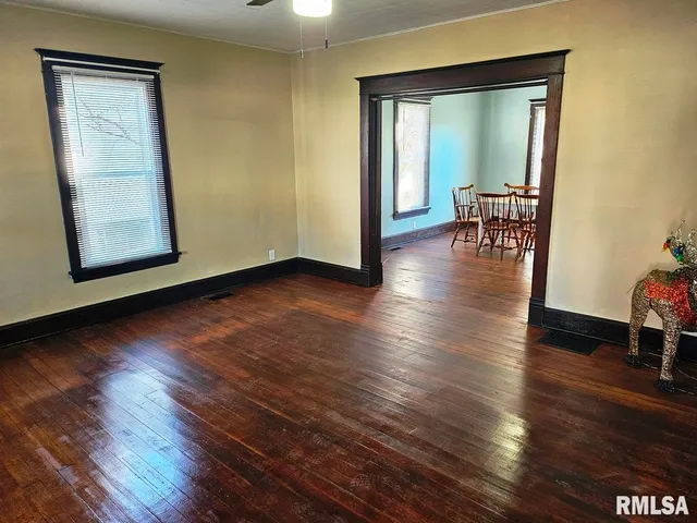 $115,000 | 517 East 2nd S Street, Carlinville, IL 62626