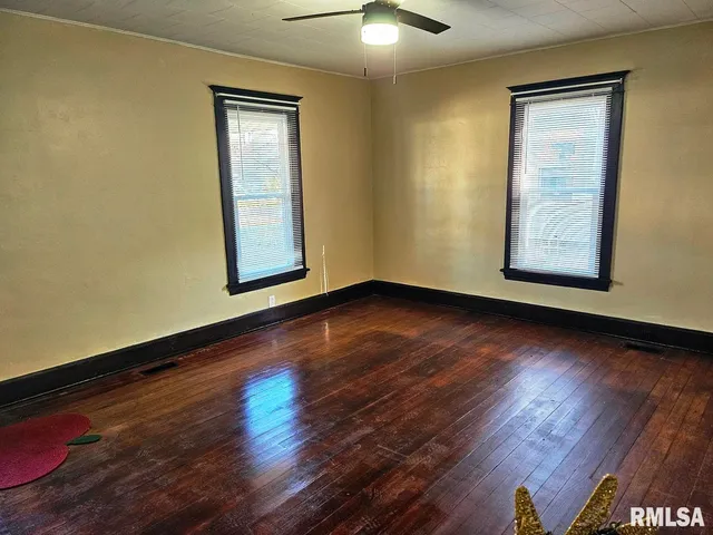 $115,000 | 517 East 2nd S Street, Carlinville, IL 62626