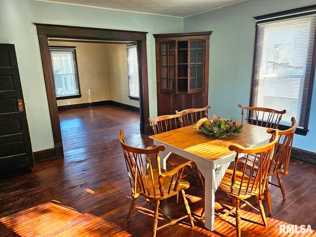 $115,000 | 517 East 2nd S Street, Carlinville, IL 62626