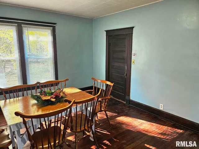 $115,000 | 517 East 2nd S Street, Carlinville, IL 62626