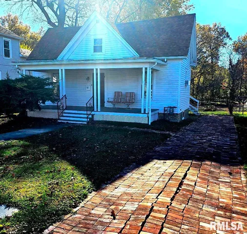$115,000 | 517 East 2nd S Street, Carlinville, IL 62626
