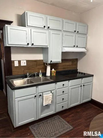 $115,000 | 517 East 2nd S Street, Carlinville, IL 62626