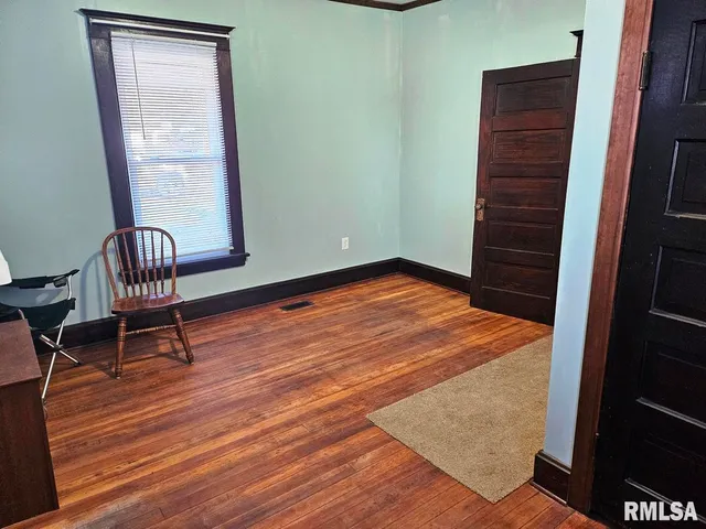 $115,000 | 517 East 2nd S Street, Carlinville, IL 62626