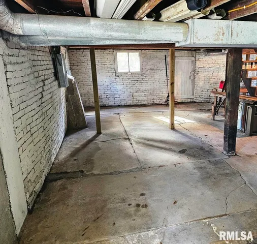 $115,000 | 517 East 2nd S Street, Carlinville, IL 62626