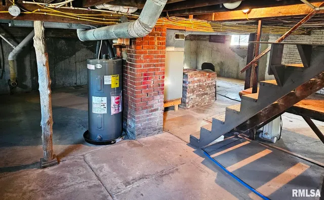 $115,000 | 517 East 2nd S Street, Carlinville, IL 62626