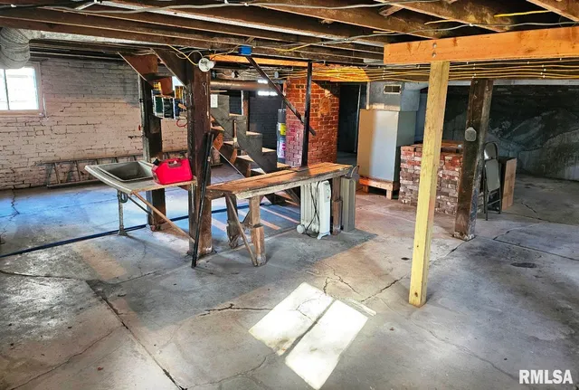 $115,000 | 517 East 2nd S Street, Carlinville, IL 62626