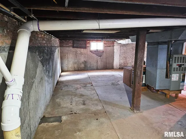 $115,000 | 517 East 2nd S Street, Carlinville, IL 62626