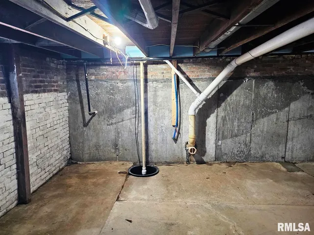 $115,000 | 517 East 2nd S Street, Carlinville, IL 62626