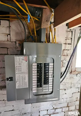 $115,000 | 517 East 2nd S Street, Carlinville, IL 62626