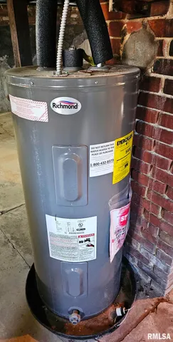 $115,000 | 517 East 2nd S Street, Carlinville, IL 62626