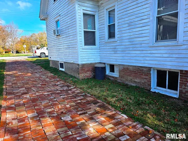 $115,000 | 517 East 2nd S Street, Carlinville, IL 62626