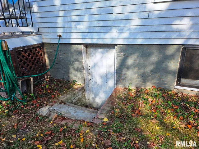 $115,000 | 517 East 2nd S Street, Carlinville, IL 62626