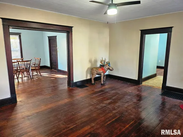 $112,500 | 517 East 2nd S Street, Carlinville, IL 62626