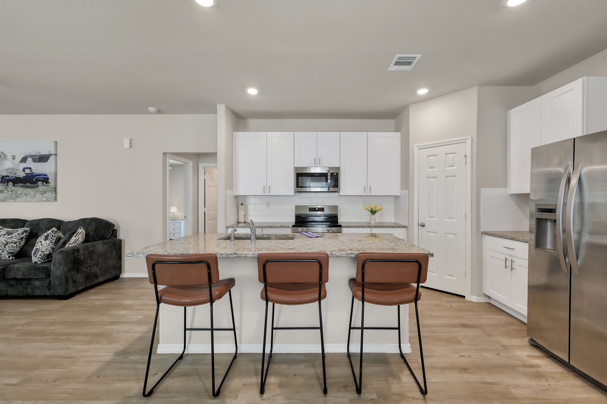 514 Dalloway Street Conroe, TX 77316 - Photo 10 of 27 Modern kitchen with ample cabinetry, counter space, and breakfast bar seating