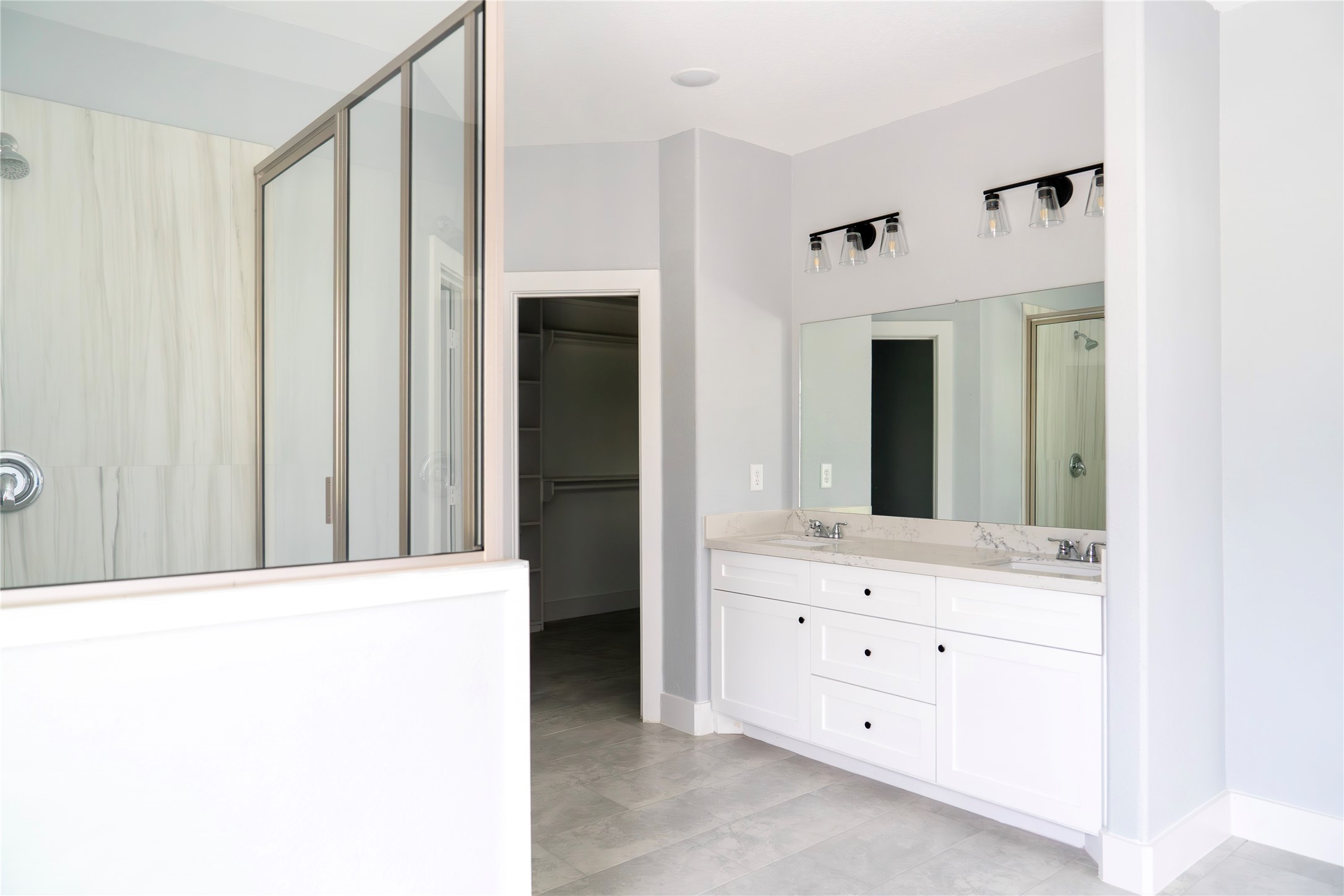 395 Brahman Trail Angleton, TX 77515 - Photo 26 of 38 primary bath