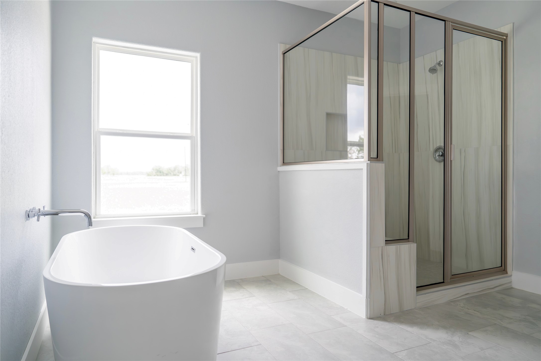 395 Brahman Trail Angleton, TX 77515 - Photo 7 of 38 Primary Bathroom