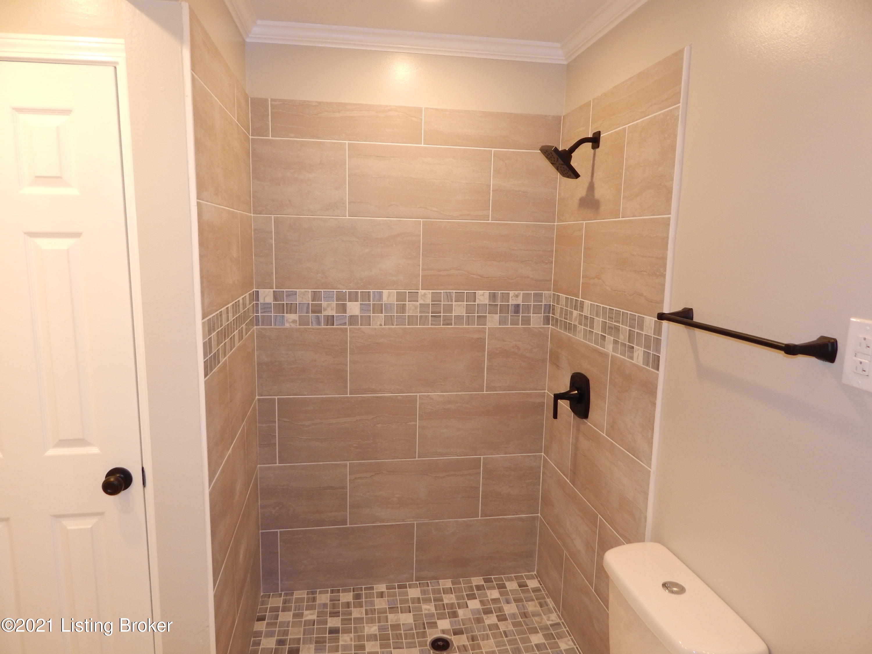 355 Mayflower Road Louisville, KY 40229 - Photo 7 of 15 DSCN1891