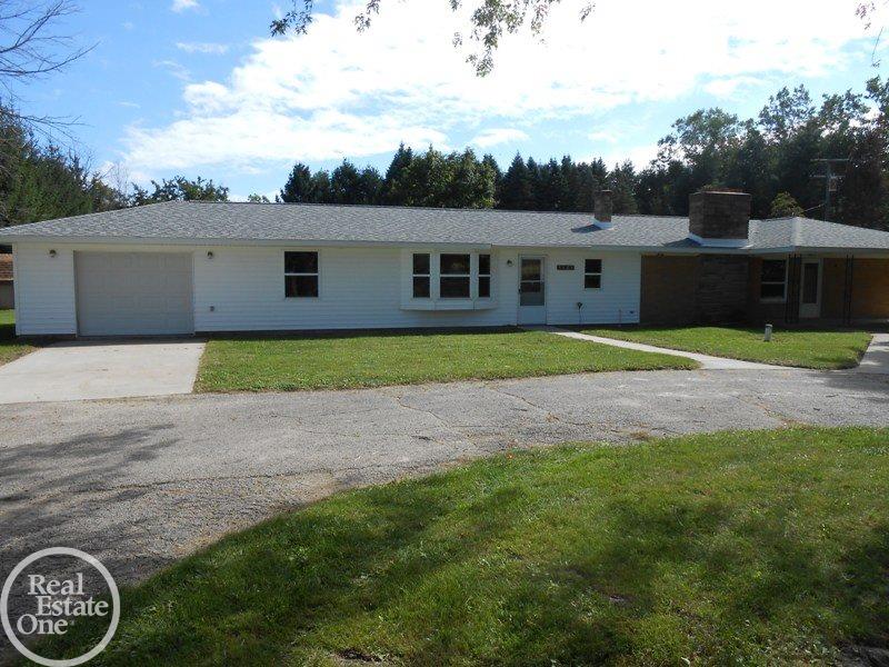 7425 Babcock Road Lexington, MI 48450 - Photo 4 of 38 31303855-3.JPG